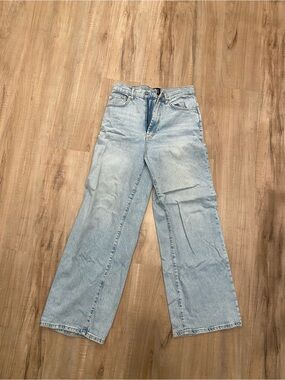 Urban Outfitters Light Wash Loose High Rise Jeans Size 28